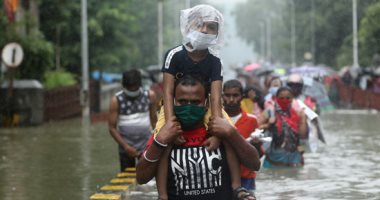 سيارات عائمة ودراجات غارقة.. الأمطار تضرب شوارع الهند.. ألبوم صور