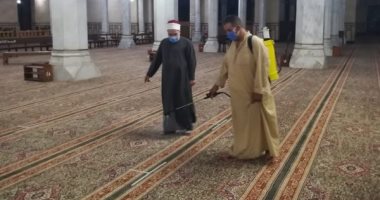 الأوقاف تواصل حملات نظافة وتعقيم المساجد استعدادا لصلاة الجمعة.. صور