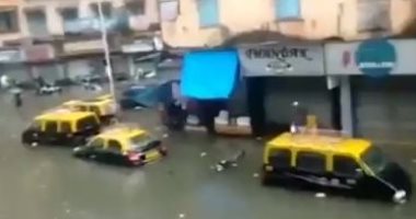 لقطات جديدة لسيارات غارقة فى فيضانات شوارع مومباى بالهند.. فيديو وصور