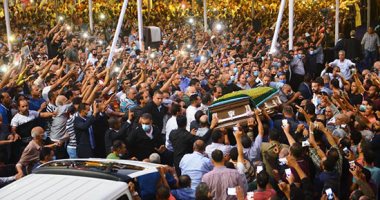 الآلاف يشهدون دفن جثمان رجل الأعمال الراحل محمد فريد خميس .. صور وفيديو