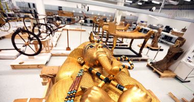 جولة داخل أكبر معمل لترميم الآثار الخشبية فى العالم  بالمتحف المصرى الكبير.. ألبوم صور