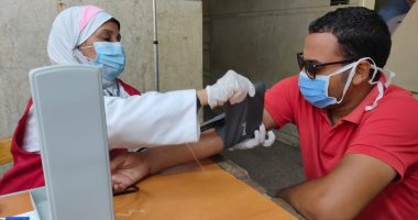 محافظ بنى سويف يكشف فحص 33 ألف مواطن بمبادرة علاج الأمراض المزمنة.. صور