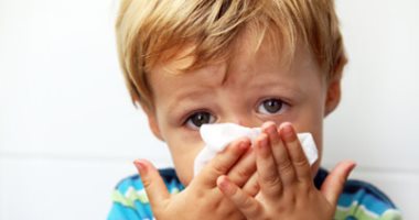 اعراض فيروس  ادينو عند الأطفال .. تشبه نزلات البرد مع آلام البطن