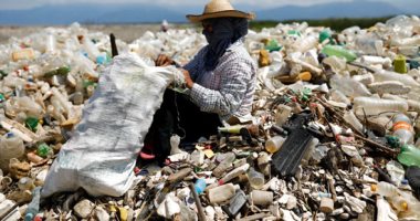 النفايات تسرق جمال البحر.. أطنان من القمامة تغزو شواطئ جواتيمالا.. ألبوم صور