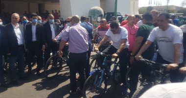 وزير الشباب والرياضة يقود ماراثون الدراجات فى أسيوط.. فيديو