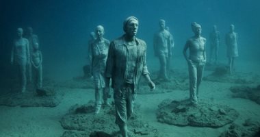 100 منحوتة عالمية .. "العبور إلى روبيكون" رحلة تحت الماء لـ "جايسون تايلور"