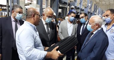 محافظ بورسعيد ورئيس اتحاد الصناعات المصرية يتفقدان المصانع.. صور