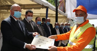محافظ القاهرة يكرم 350 من عمال وقيادات هيئة النظافة لدورهم فى رفع مستوى الخدمة