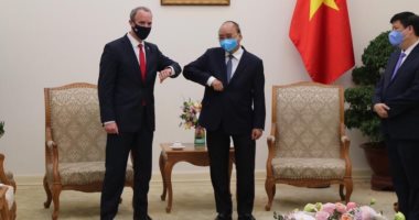 دومينيك راب يلتقى رئيس وزراء فيتنام على هامش اجتماع وزراء خارجية آسيان