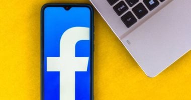 "فيس بوك" يدعو إلى تحسين لوائح التواصل الاجتماعي