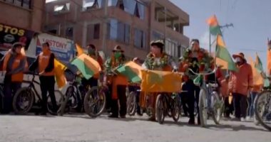 قوافل الدراجات وسيلة الأحزاب فى بوليفيا للترويج للمرشحين للانتخابات.. فيديو