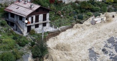 فيديو وصور صادمة من فرنسا بعد اجتياح العاصفة آليكس منطقة جبلية محيطة بنيس