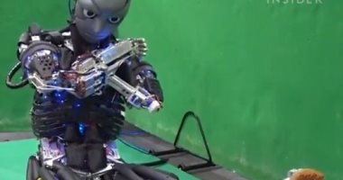 روبوت يقتحم عالم الرياضة ويعلم البشر تمارين شاقة داخل صالة الجيم.. فيديو