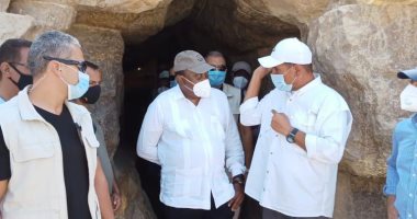 رئيس كينيا يزور الأهرامات ويبدى انبهاره بتمثال أبو الهول