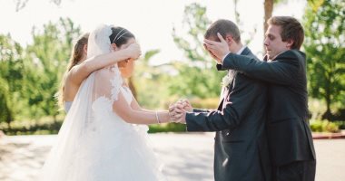 10أفكار رومانسية ومبتكرة لـ فيرست لوك العروسين.. "كفاية جرى ورا بعض"