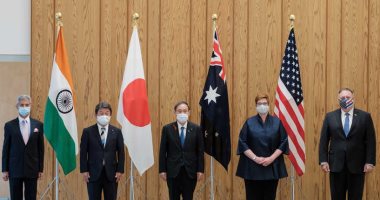 بومبيو يشيد برئيس وزراء اليابان في زيارة تستهدف تعزيز التضامن ضد الصين
