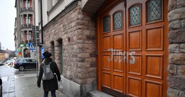 الحكم بالسجن والغرامة لسويدى اعتدى على منزل إبراهيموفيتش بـ"الرنجة"