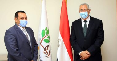 وزير الزراعة يبحث مع رئيس شركة الريف المصرى دعم مشروع تنمية الـ 1.5 مليون فدان