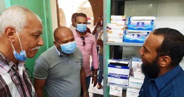 نائب محافظ أسوان يتفقد القافلة الطبية وإعادة تأهيل مركز شباب أبو الريش