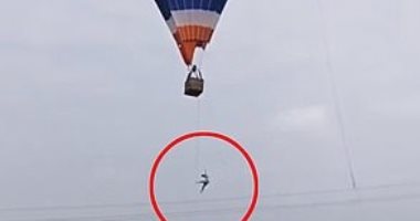 وفاة عامل بالصين سحبه بالون فى أول يوم توظيفه وسقط فى الهواء.. فيديو وصور
