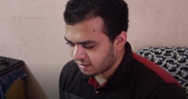 أحمد بطل الإرادة قهر ظلام العين وتعلم التكنولوجيا والكتابة.. فيديو
