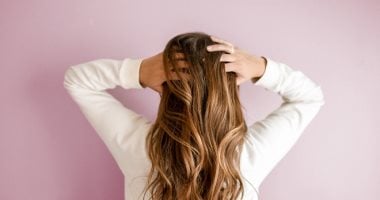 وصفات طبيعية لعلاج تساقط الشعر والحصول على خصلات قوية وناعمة