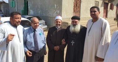 مصر الحلوة.. راعى كنيسة يشارك فى افتتاح مسجد بقنا (صور)