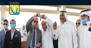 وزير الرياضة يسلم سيارتين للفائزين فى مهرجان الهجن بشرم الشيخ.. صور
