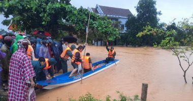 فيضانات تضرب وسط فيتنام وإجلاء المواطنين من بعض المناطق.. فيديو وصور
