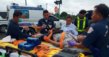 مصرع 17 شخصا وإصابة 30 آخرين فى اصطدام قطار بحافلة سياحية وسط تايلاند