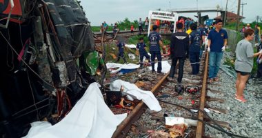 صور.. ارتفاع حصيلة تصادم قطار بحافلة فى تايلاند لـ 20 قتيلا و30 مصابا