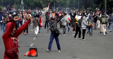 طلاب ينظمون احتجاجات لإلغاء قانون عمل جديد فى إندونيسيا