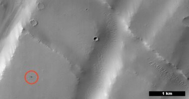 علماء يستخدمون الذكاء الاصطناعى للعثور على فوهات دقيقة على سطح المريخ
