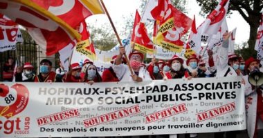 العاملون بمستشفيات باريس يتظاهرون لتحسين ظروف العمل وزيادة الأجور.. صور