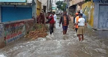 7 مشاهد تلخص معاناة الهنود فى مواجهة الفيضانات بعد مصرع 94 شخصا.. صور