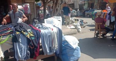 "ماركت الغلابة".. الملابس والأحذية بـ5 جنيهات فى سوق الجمعة بالإسكندرية.. صور