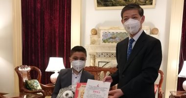 سفير الصين يسلم جائزة نادى القصة الصينى و24 شهادة تميز لأطفال القومى للطفل