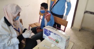 بدء حملات التطعيم لطلاب الصف الأول الثانوى ضد مرض السحائى بشمال سيناء.. صور
