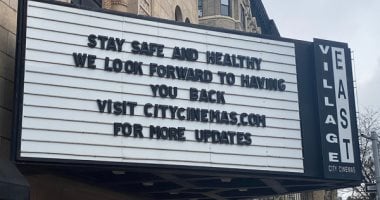 حاكم نيويورك يعلن إعادة فتح السينمات بعيدا عن المدينة بسعة 25 %