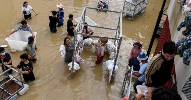 الفيضانات تغرق شوارع كمبوديا وتشرد الآلاف .. فيديو وصور