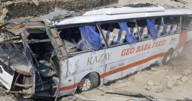 ارتفاع حصيلة ضحايا حادث تحطم حافلة بشمال باكستان إلى 16 قتيلا