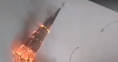 لحظة انهيار قبة كنيسة من القرن التاسع عشر بتشيلى بعد إضرام النار بها.. فيديو