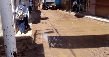 إصلاح انفجار ماسورة مياه شرب بقرية العزيزية بمركز ومدينة منيا القمح 