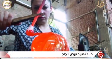 تقرير لا يفوتك.. فتاة تطوع الزجاج وتصبح أول فنانة مصرية فى تشكيله
