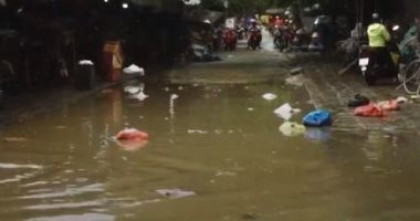 الفيضانات تغرق مدينة تاريخية تعود لـ600 عام فى فيتنام.. فيديو