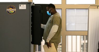سجناء شيكاغو يشاركون فى الانتخابات الأمريكية.. صور