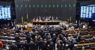 استقاله سيناتور حليف لرئيس البرازيل خبأ أموالا فى "ملابسه الداخلية"