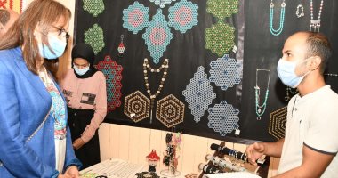 وزيرة التخطيط تزور المعرض الدائم لمنتجات الحرف التراثية بسوهاج 