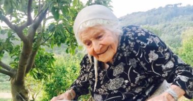 معمرة لبنانية تخطت الـ 106 عام تنتصر على كورونا.. ألبوم صور