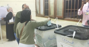 استمرار توافد الناخبين للتصويت فى انتخابات مجلس النواب بالجيزة.. صور